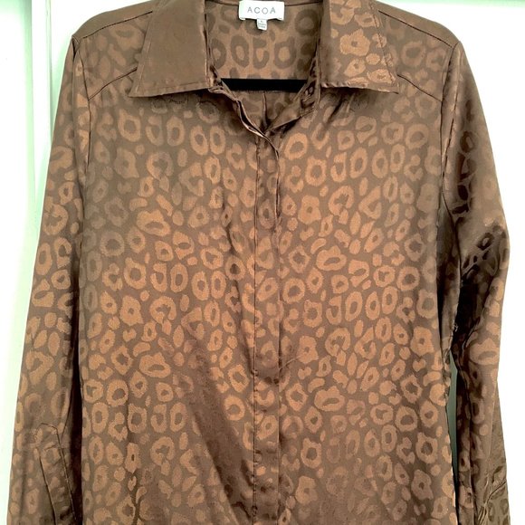 VICI KINGDOM SATIN EMBOSSED BUTTON DOWN BLOUSE - CHOCOLATE - Picture 4 of 5